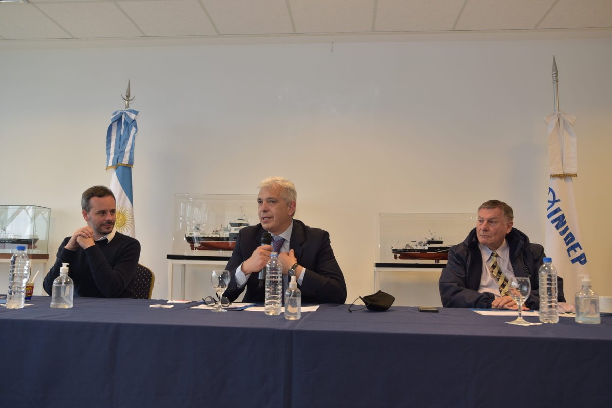 El titular de la cartera agropecuaria nacional estuvo presente en la recepción del buque de investigación pesquera "Mar Argentino" en Mar del Plata, donde posteriormente participó de la Sesión del Consejo Federal Pesquero y se reunió con empresarios del sector.