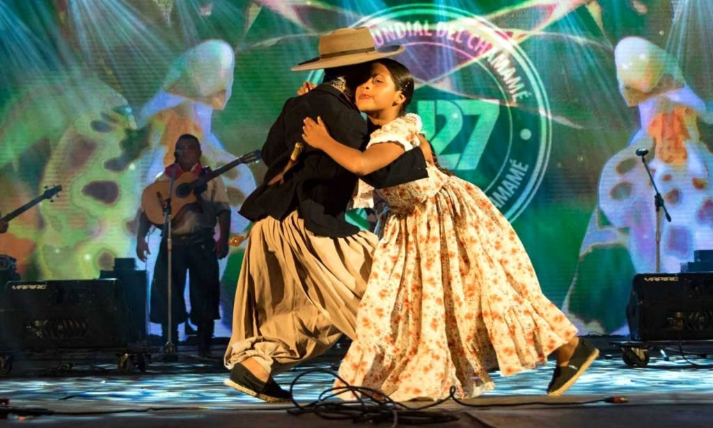 Autoridades de la provincia de Corrientes suspendieron hoy una tradicional bailanta que se organiza como parte de la agenda de actividades de la Fiesta Nacional del Chamamé, debido a una ola de contagios de coronavirus.