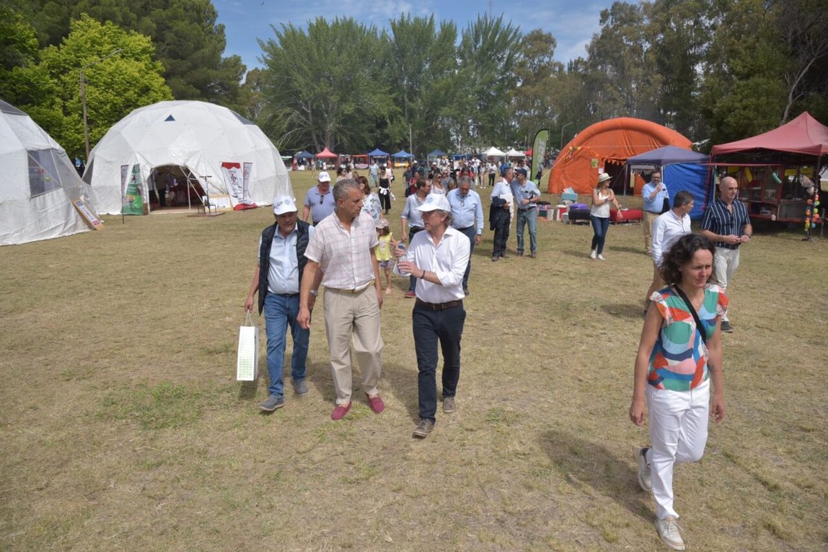 El secretario de Agricultura, Ganadería y Pesca de la Nación, Juan José Bahillo, se entrevistó con la gobernadora de Río Negro, Arabela Carreras, y recorrió Argencarne Patagonia en la ciudad de Viedma, en el marco de una agenda que incluyó también reuniones con productores y productoras de la provincia y referentes sectoriales patagónicos.