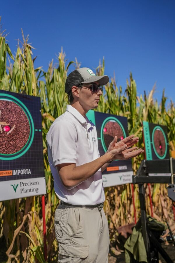 KWS realizó su segundo demostrativo agronómico regional (DAR) en Jesús María (Córdoba). Los nuevos híbridos para el ambiente sanitario y la intención de capacitarse captaron la atención de productores y asesores técnicos. La genética y la agronomía, hacen la diferencia.