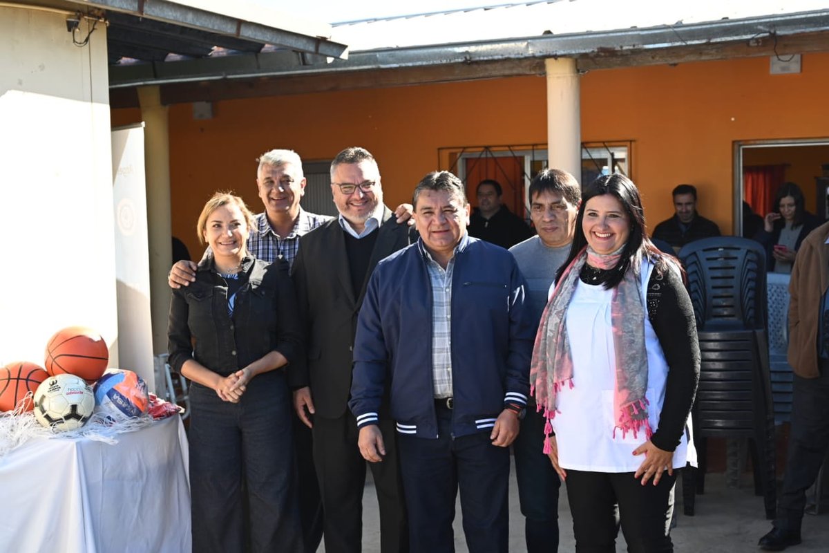 La ceremonia de inauguración se realizó en la escuela el pasado 30 de mayo donde las autoridades presentes compartieron el corte de cintas con los escolares.