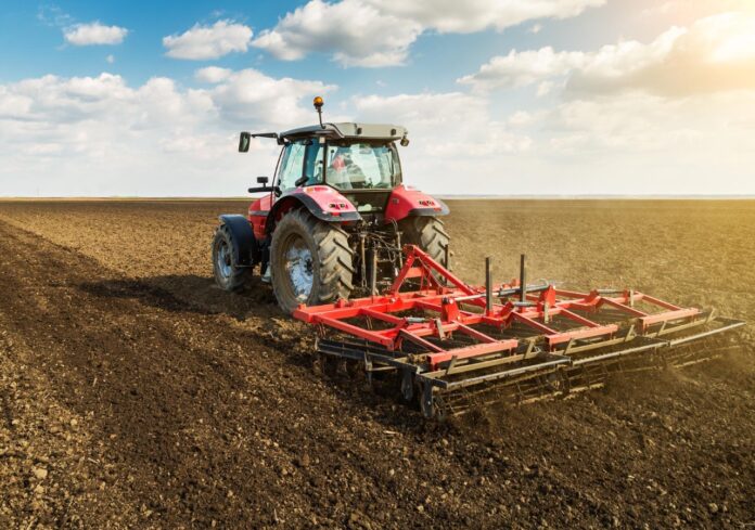 siembra-directa_apertura-2 El agro invertirá US$24.600 millones en la campaña 2025/26, según Néstor Roulet. A pesar de las retenciones y sin beneficios fiscales, el campo sigue siendo clave en la generación de divisas.