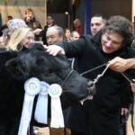 Lo aseguró en una visita a una exposición de la raza Angus. También habló del cepo al dólar y cuestionó al kirchnerismo: “Va a haber tipo de cambio libre cuando se empiecen a recomponer las cuentas”.