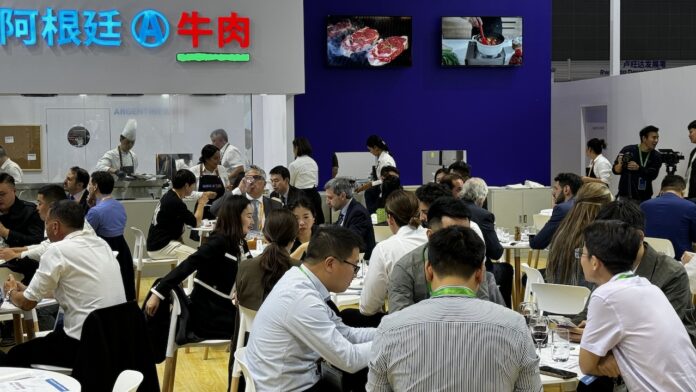 Este 10 de noviembre cerró en Shanghái la séptima edición de la China International Import Expo (CIIE) en la que el Instituto de Promoción de la Carne Vacuna Argentina (IPCVA) participó junto con 14 empresas exportadoras.
