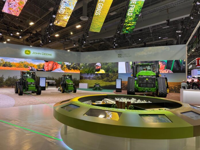 En el mayor evento de tecnología del mundo, John Deere combina visión computacional avanzada, IA y cámaras en diversos equipos para ayudar en la rentabilidad de las operaciones de sus clientes.