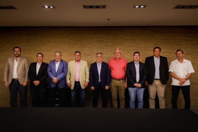 Representantes de la Mesa de Enlace y autoridades provinciales debaten medidas fiscales para el agro en Córdoba.