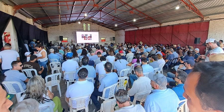 EnBio 2025 movilizó a una multitud de asistentes entre ingenieros agrónomos, ruralistas, empresarios, productores, técnicos, distribuidores y autoridades, quienes se acercaron a la ciudad de Victoria para aprender a sumar biológicos al sistema productivo y preguntar sobre cómo mejorar estrategias de manejo.