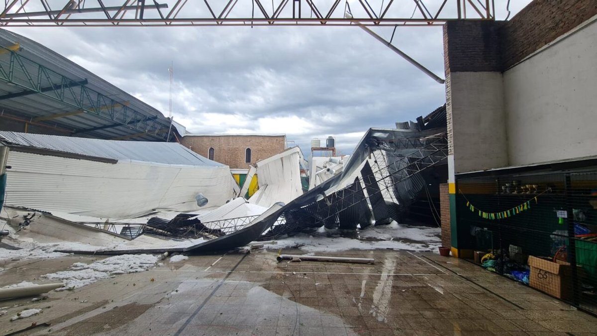 Funes sufrió graves daños por un temporal que dejó más de 100 familias afectadas. El Gobierno nacional enviará una ayuda económica de 2.000 millones de pesos para restaurar la ciudad.