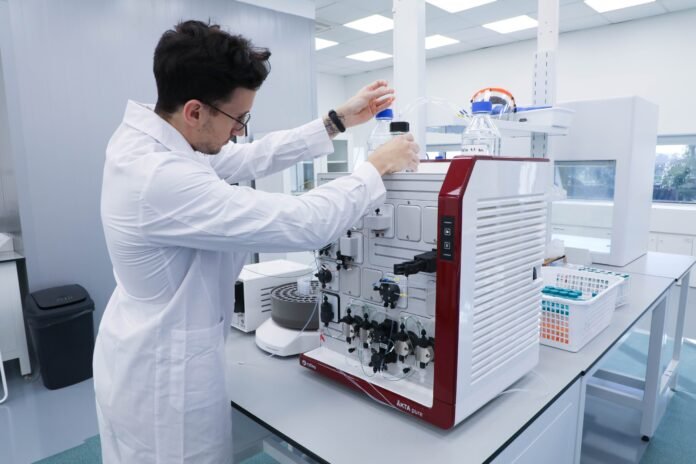 Esta alianza marca un nuevo hito en el ecosistema de innovación científica de Latinoamérica, y se alinea con la visión compartida de transformar industrias clave a través del conocimiento aplicado.