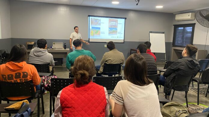 John Deere apuesta al talento joven con un programa gratuito de capacitación en agricultura digital