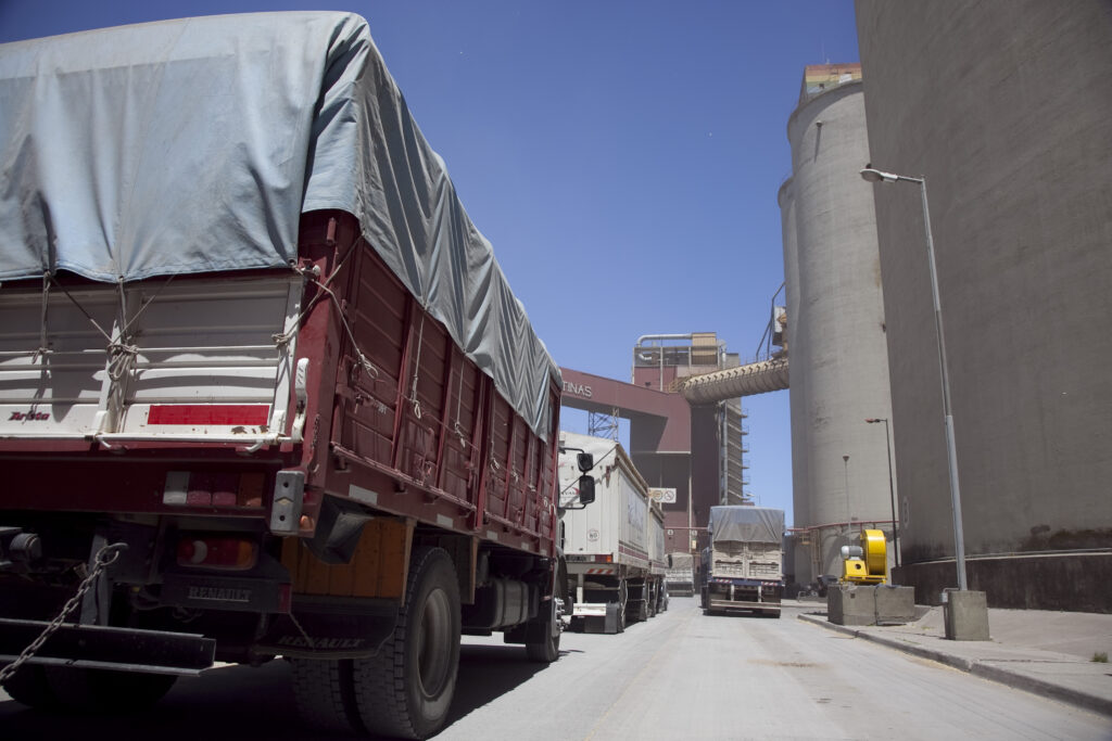 Las exportaciones agroindustriales de Argentina crecieron 8% en volumen y 2% en valor en el primer cuatrimestre de 2025, con 28 productos en récord histórico.