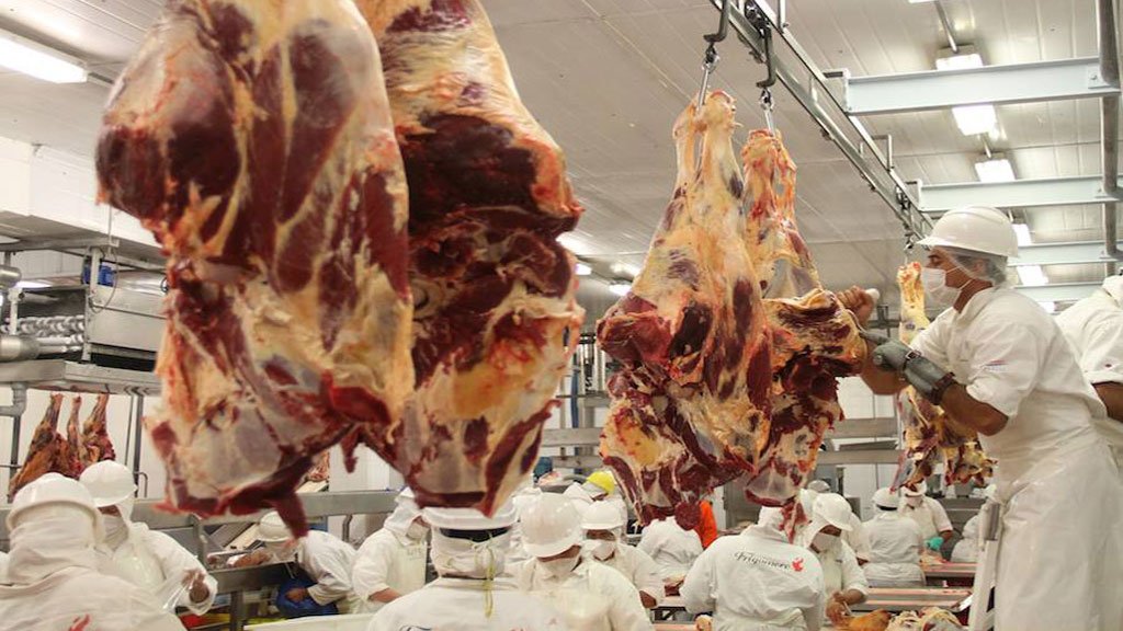 La menor disponibilidad de hacienda comenzó a golpear el nivel de actividad de los frigoríficos argentinos.