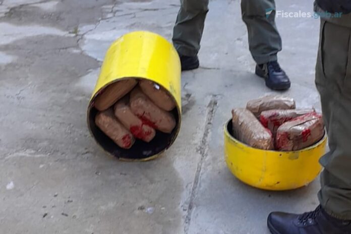 Condenaron a un comerciante por ocultar droga en un tubo de GNC