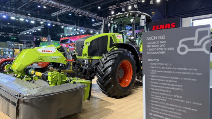 CLAAS presentó en la Exposición Rural 2025 su nueva línea de tractores en Argentina. Serán 12 versiones de cinco modelos, adaptados a las necesidades del agro nacional.