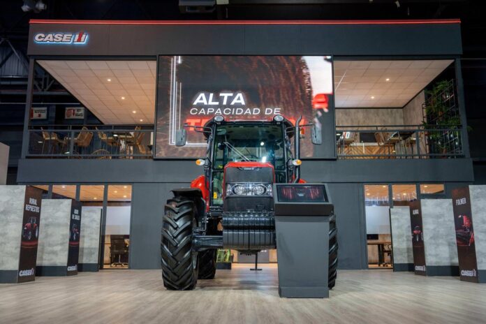 Descubrí cómo Case IH combina tractores inteligentes, conectividad satelital y educación en la Expo Rural. Tecnología y financiamiento al servicio del agro.