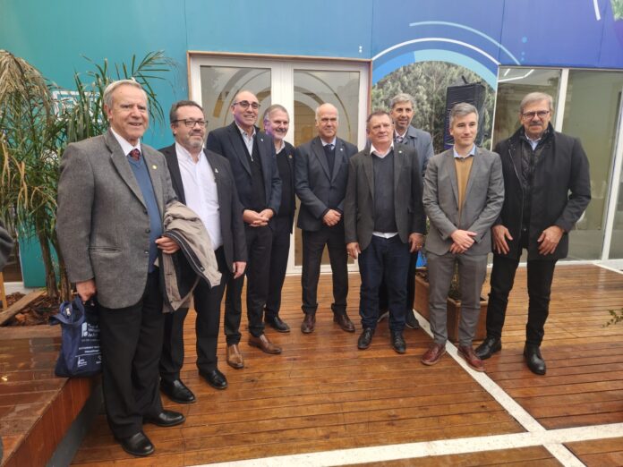 WhatsApp Image 2025-07-25 at 18.31.11 Las Bolsas de Cereales y Comercio del país se reunieron con Sergio Iraeta en La Rural para avanzar en una agenda agroindustrial común. Pidieron reducir impuestos y mejorar la logística.