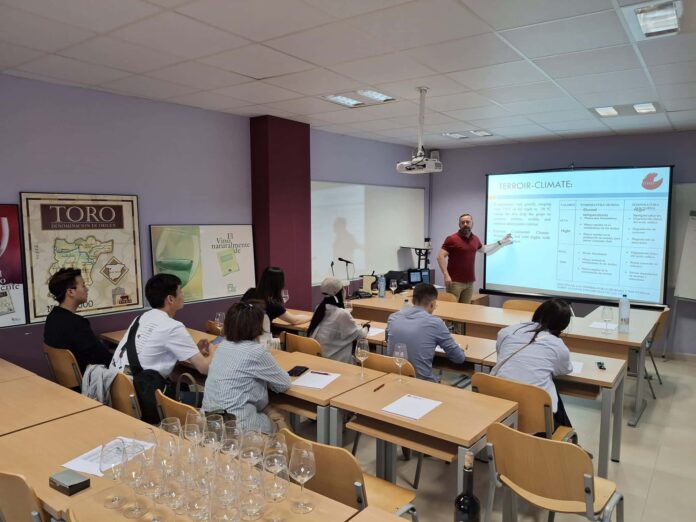 Los vinos de España conquistan China: la OIVE estrecha lazos con el canal HORECA a través de una inmersión en Ribera del Duero, Rueda y Toro 2 viaje expertos china