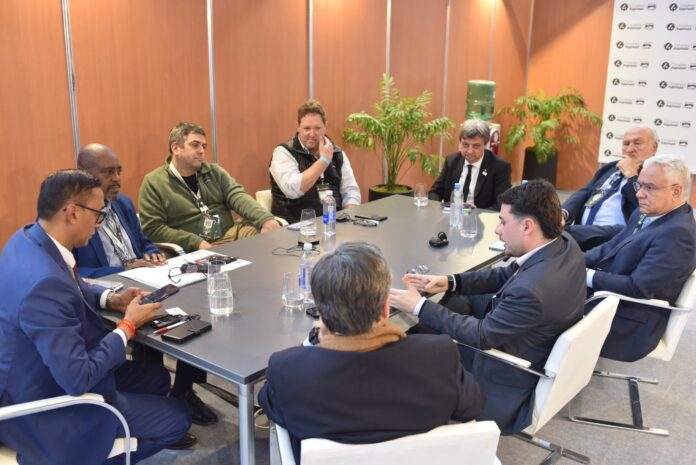 67729ea5-978e-467d-8fe4-941f1a4dd3df Ministros de Centroamérica y el Caribe durante el Congreso Aapresid 2025, junto a autoridades argentinas y representantes del IICA.