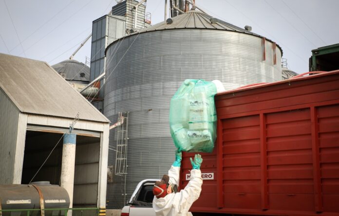 CampoLimpio superó los 20 millones de kilos de envases vacíos de fitosanitarios recuperados. El sistema opera en 22 provincias y afianza la economía circular en el agro.