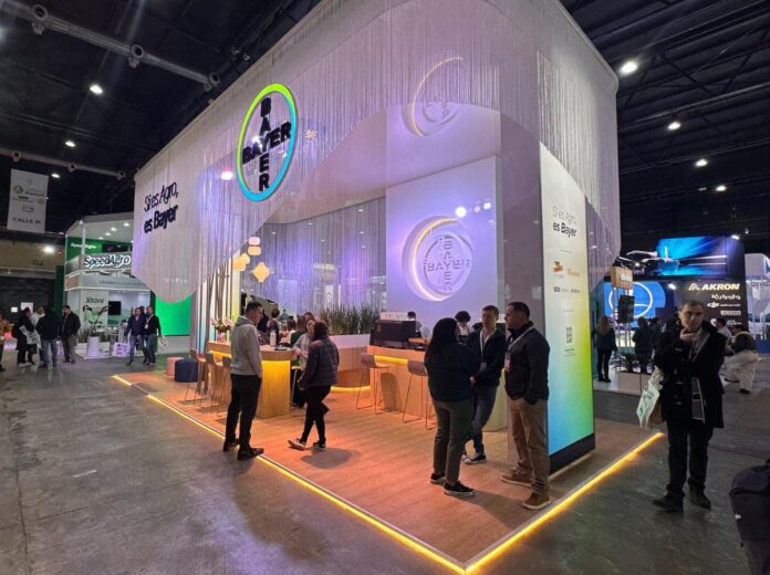 Stand 2024 Bayer presenta su propuesta en Aapresid 2025 con nuevos lanzamientos en genética, fungicidas y descarbonización. PRECEON, Iblon PRO y Dekalb Integrado marcan el rumbo de una agricultura regenerativa.