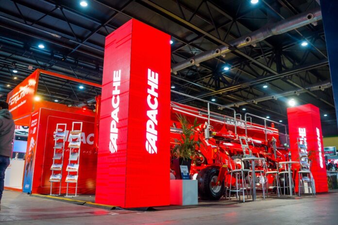 WhatsApp Image 2025-08-06 at 13.59.26 Apache cerró su participación en la Exposición Rural y en el Congreso Aapresid 2025 con negocios por más de un millón de dólares y nuevas alianzas internacionales, consolidando su liderazgo en maquinaria agrícola.