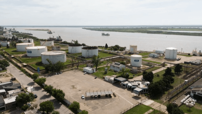 YPF invertirá US$ 400 millones en Santa Fe Bio para producir combustibles renovables de aviación en San Lorenzo, con alto potencial exportador y alianzas estratégicas con el agro.