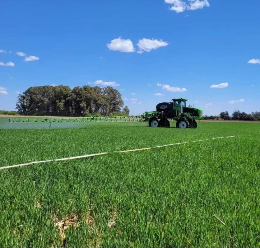El nuevo trazador ultravioleta de Syngenta permite analizar cobertura, depósitos y deriva con precisión científica, optimizando la calidad de las aplicaciones agrícolas y el uso de insumos.