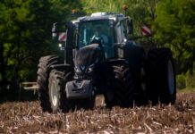 Valtra Serie Q en Argentina: más fuerza, menos consumo y mayor precisión para productores y contratistas La Serie Q de Valtra en plena labor de campo: potencia continua y guiado de alta precisión para agricultura de gran escala.