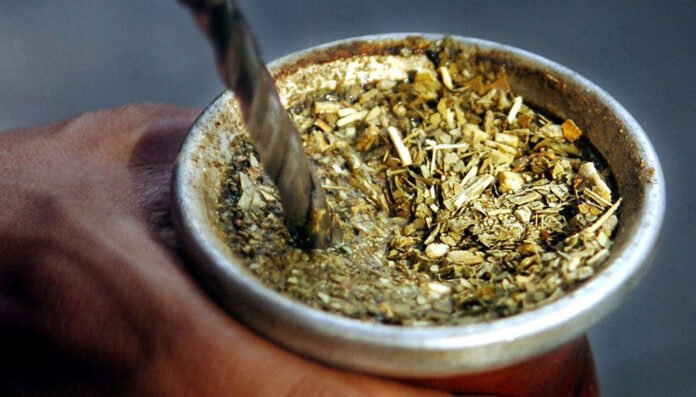 ¿Qué hacemos con la yerba que usamos todos los días? 4 mate porta