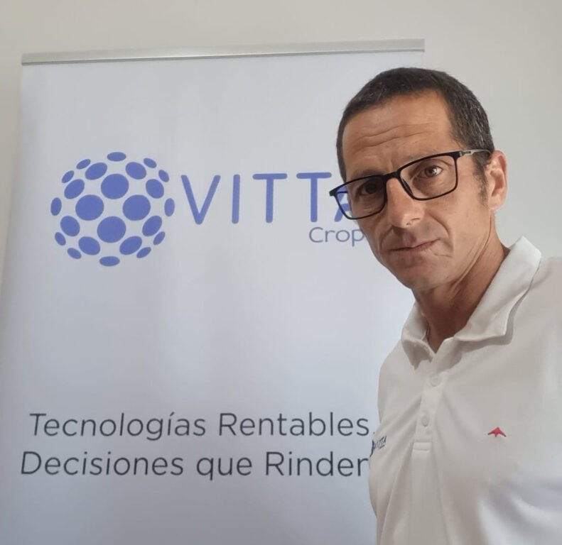 El principal diferencial de VITTA CROPS se encuentra en su línea de nutrición basada en nanotecnología, una innovación que permite trabajar con dosis extremadamente bajas sin resignar respuesta agronómica. En algunos casos, incluso, los resultados superan a los obtenidos con esquemas tradicionales de fertilización.