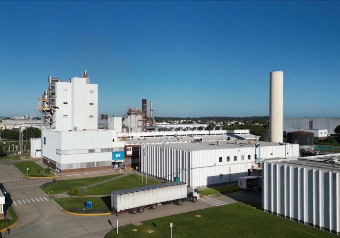 Vista aérea de la planta de Arroyito, Córdoba, donde la multinacional ejecuta una inversión de USD 8 millones para ampliar su capacidad de fermentación enzimática.