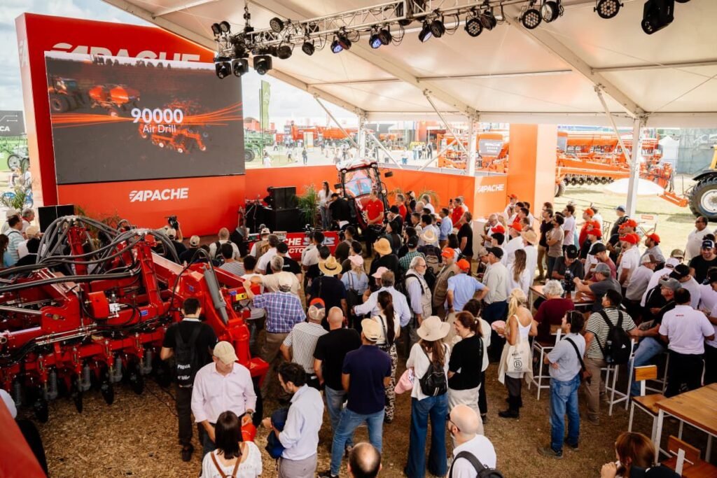 Apache desplegó todo su potencial en Expoagro 2026, con un stand centrado en tecnología, maquinaria de gran escala y soluciones para el productor moderno.