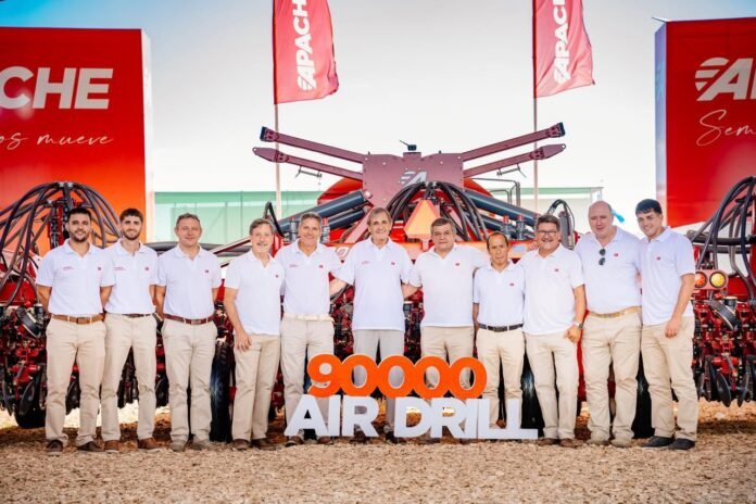 El equipo de Apache celebró el lanzamiento de la 90000 Air Drill, una de las apuestas tecnológicas más importantes de la marca en los últimos años.