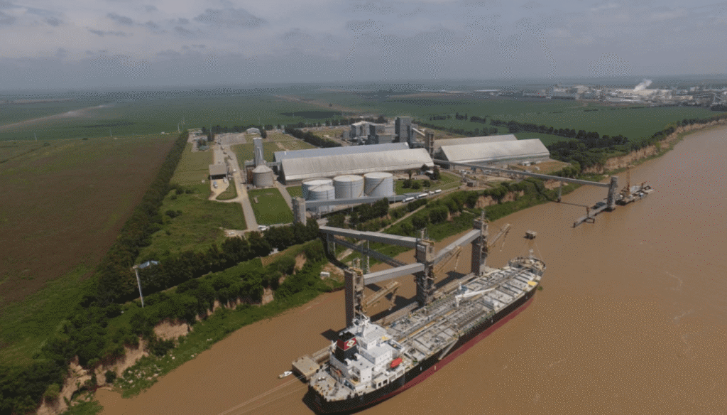 El corredor portuario comprendido entre Timbúes y Arroyo Seco concentra cerca del 75 % de las exportaciones agroindustriales argentinas y es considerado uno de los complejos agroexportadores más importantes del mundo.
