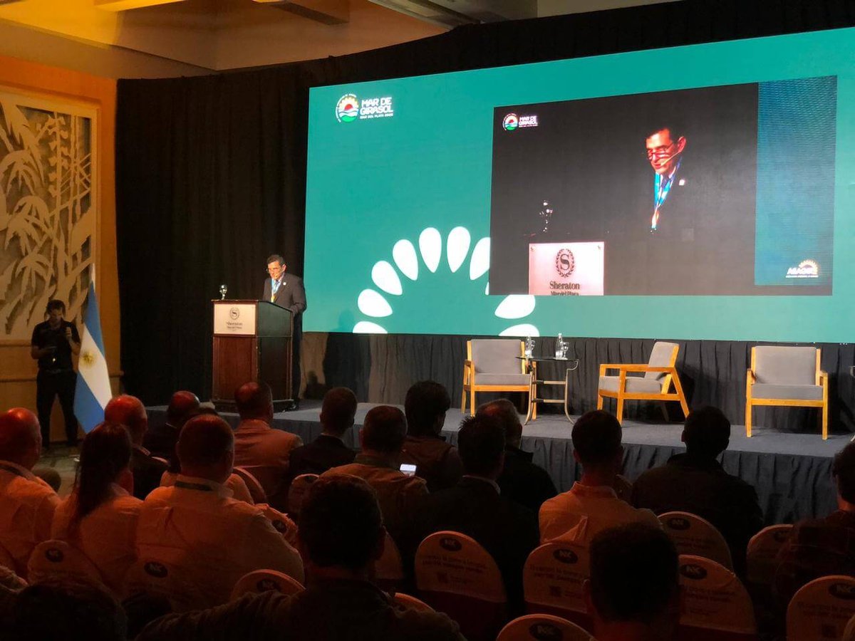 Debates en el congreso de Asagir Paneles y participantes en Mar de Girasol