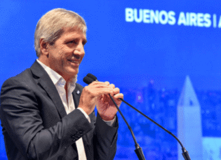 Caputo detalla medidas para reducir el costo argentino reduciendo impuestos flexibilizando regulaciones y mejorando logistica caputo