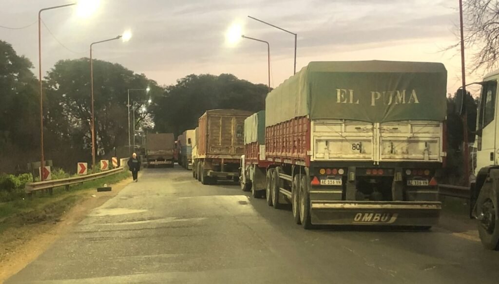 Cortes en rutas complican la operatoria portuaria Cortes de transportistas afectan los envíos a puertos