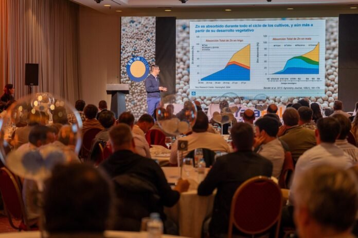 Gránulos de fertilizante con zinc: la nueva formulación de Yara integra cuatro nutrientes en una sola aplicación para mejorar la eficiencia a campo.