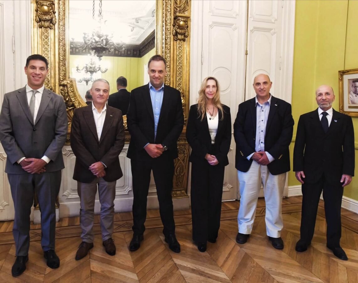 Le presentó el plan al Gobierno: AFA proyecta invertir U$S 150 millones en una planta de bioetanol 2 adorni y karina con afa