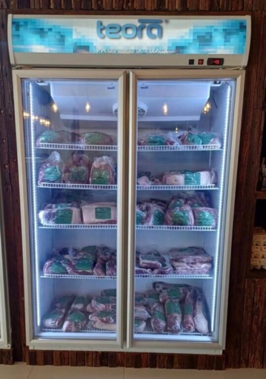 Una alianza entre productores y operadores de la cadena cárnica impulsa cortes al vacío, trazabilidad, bienestar animal y códigos QR para transformar la venta de carne.