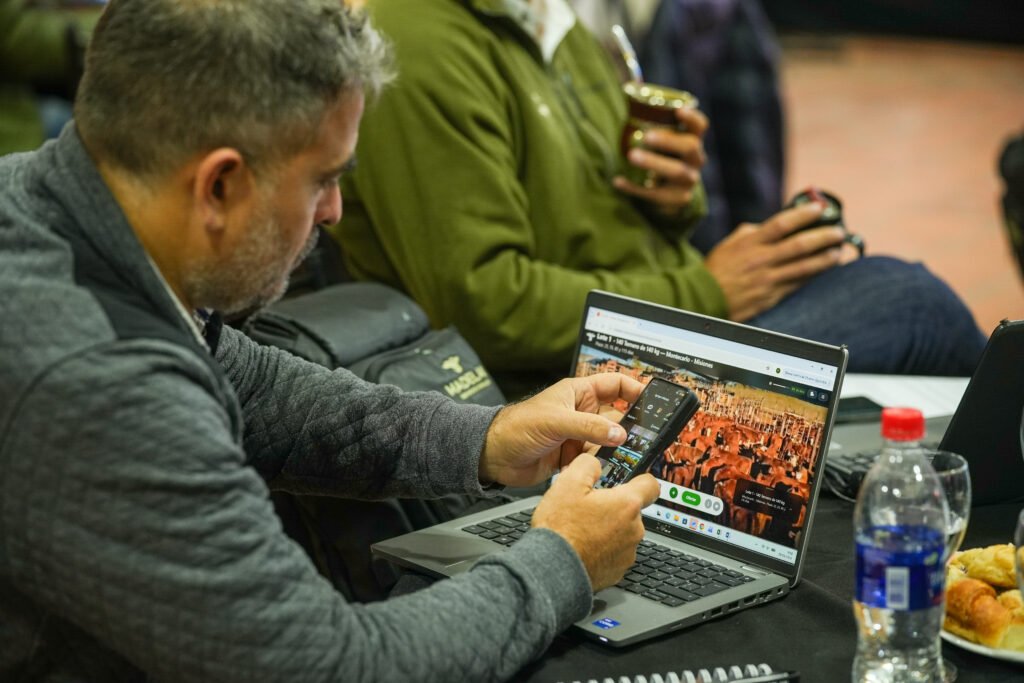 La firma consignataria realizó un remate por streaming durante Las NACIONALES, con lotes filmados en distintas regiones de la Argentina. Se presentó una oferta importante de hacienda, de muy buena calidad, y la colocación fue ágil.