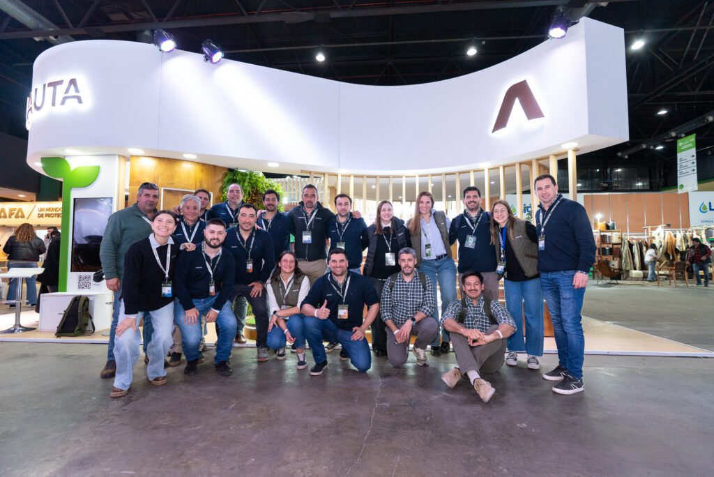 La compañía especializada en nutrición vegetal participará del Congreso Aapresid 2026 con la fuerza de Expoagro en un año especial: cumple una década de trayectoria, renueva su imagen y reafirma su apuesta por una agricultura basada en el conocimiento.