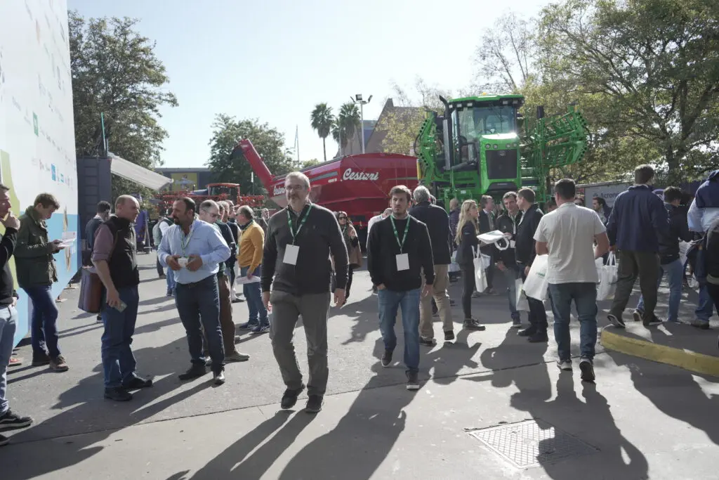 Del martes 4 al mediodía al jueves 6 de agosto, el Congreso Aapresid 2026, con la fuerza de Expoagro, ya confirmó la participación de un mapa de empresas que representan, de la semilla al puerto, todo el ecosistema agroindustrial argentino, nada menos que en uno de sus epicentros: Rosario, Santa Fe.