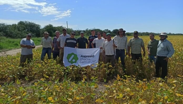 Arroyo con productores a campo