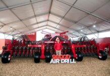 Apache vendió 20 sembradoras en AgroActiva y reafirma su liderazgo exportador con Sudáfrica Apache cerró AgroActiva 2026 con la venta de 20 sembradoras y cinco tractores, consolidando su presencia en uno de los principales eventos del agro argentino.