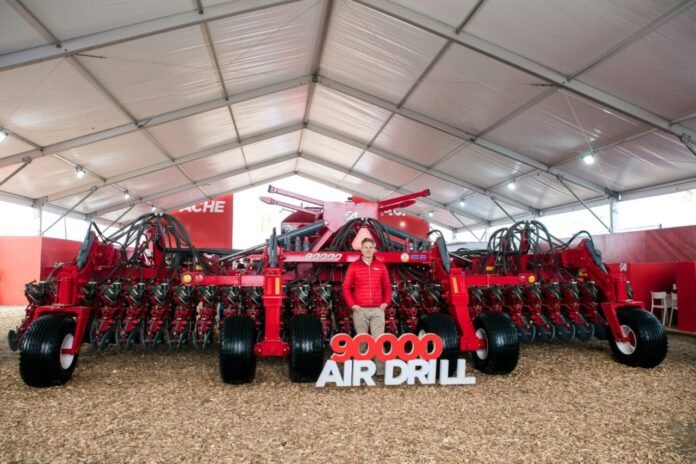 Apache cerró AgroActiva 2026 con la venta de 20 sembradoras y cinco tractores, consolidando su presencia en uno de los principales eventos del agro argentino.