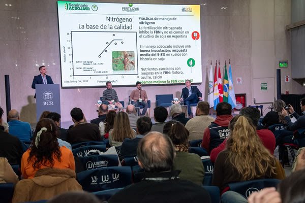 Al inicio del Seminario ACSOJA 2026, que se realiza en la Bolsa de Comercio de Rosario, referentes de FERTILIZAR Asociación Civil y la EEA Obispo Colombres de INTA, coincidieron en que existe un amplio margen para incrementar la productividad del cultivo mediante una adecuada nutrición y estrategias