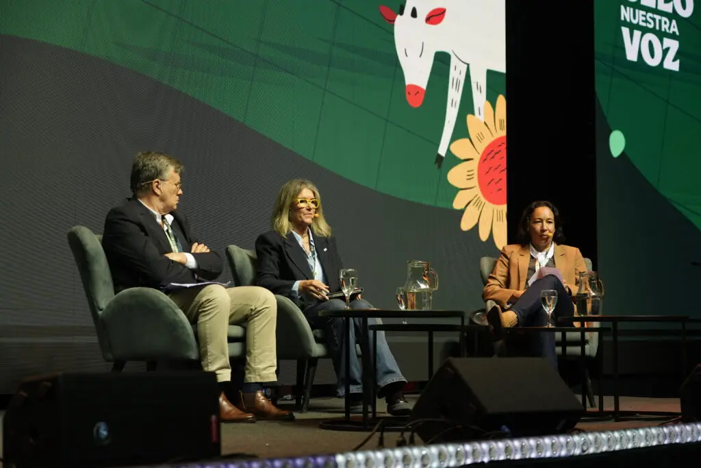 La discusión en torno a la seguridad alimentaria y a la actualización de los esquemas productivos subió el voltaje de la agenda del Congreso Aapresid 2026, con la fuerza de Expoagro, en su tercera jornada en el Salón Metropolitano de Rosario.
