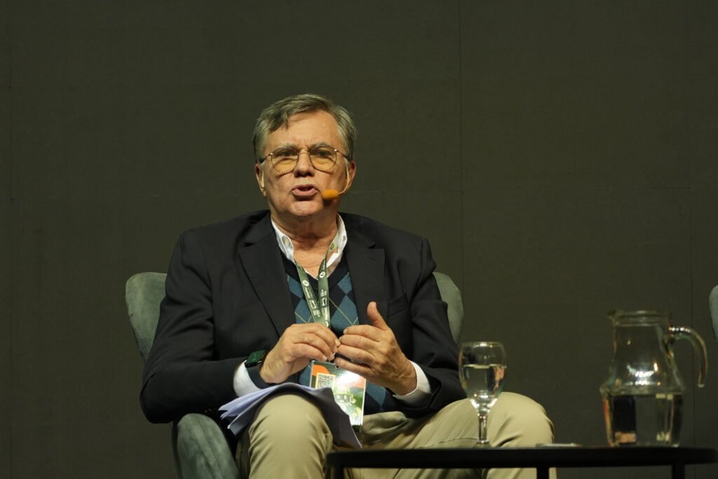 La discusión en torno a la seguridad alimentaria y a la actualización de los esquemas productivos subió el voltaje de la agenda del Congreso Aapresid 2026, con la fuerza de Expoagro, en su tercera jornada en el Salón Metropolitano de Rosario.