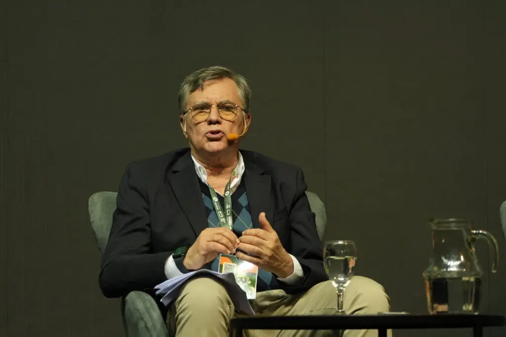 La discusión en torno a la seguridad alimentaria y a la actualización de los esquemas productivos subió el voltaje de la agenda del Congreso Aapresid 2026, con la fuerza de Expoagro, en su tercera jornada en el Salón Metropolitano de Rosario.
